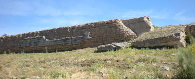 Presa de Alcantarilla vista de aguas arriba: muro occidental Presa de Alcantarilla vista de aguas arriba: muro occidental